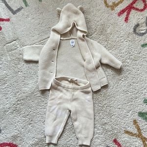 Baby Gap matching sweater set with bear ears and pants, size 0-3mo
